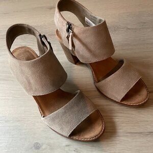Toms's size 8 wedge